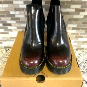 DR. MARTINS - HURSTON ARCADIA LEATHER HEELED CHELSEA BOOTS
(NEW STILL IN BOX)